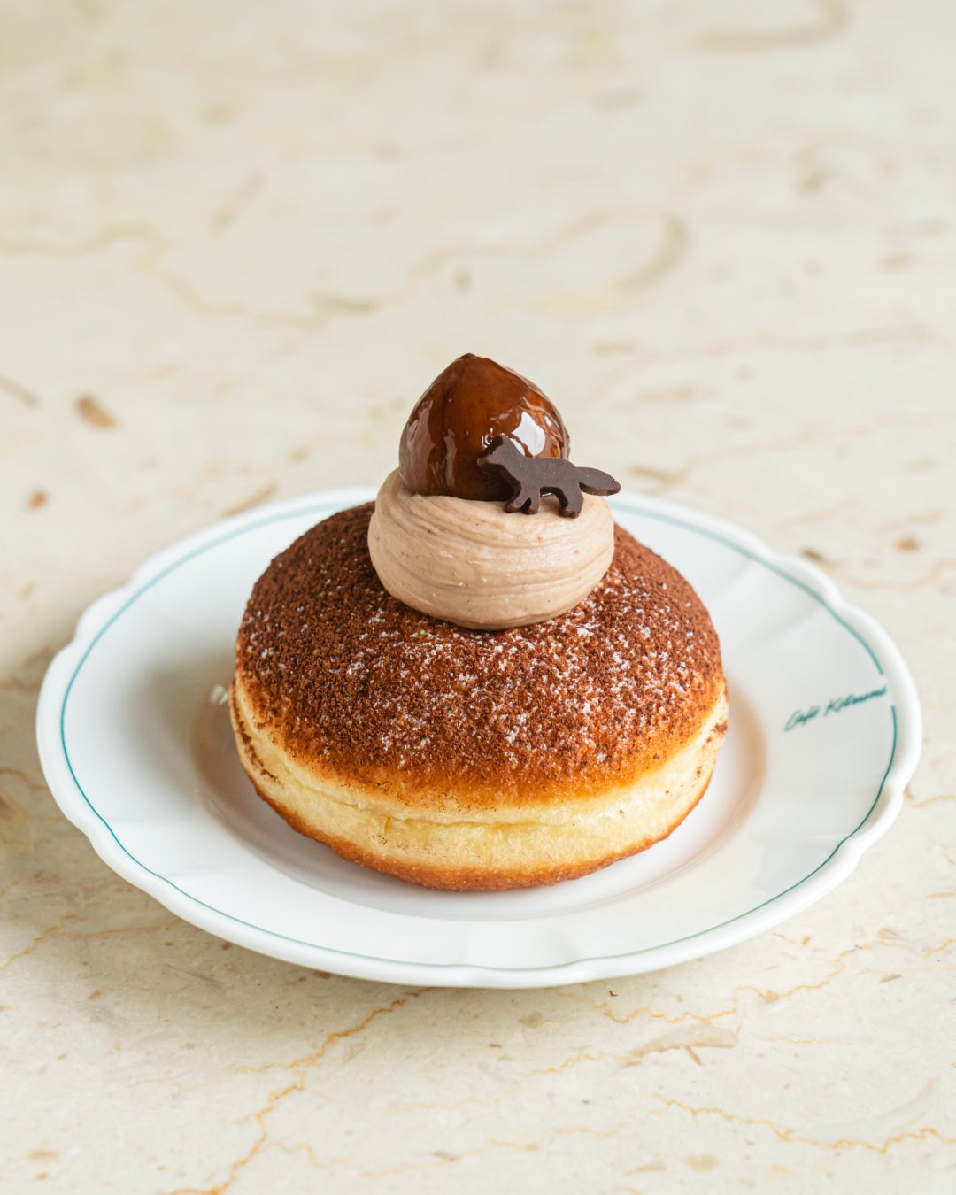 かぼちゃクリームとキャラメルを合わせた福岡限定のシューアラクレーム かぼちゃ