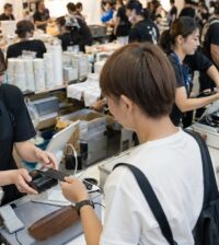 イベント飲食の決済方法とキャッシュレス会計を行うフード販売現場
