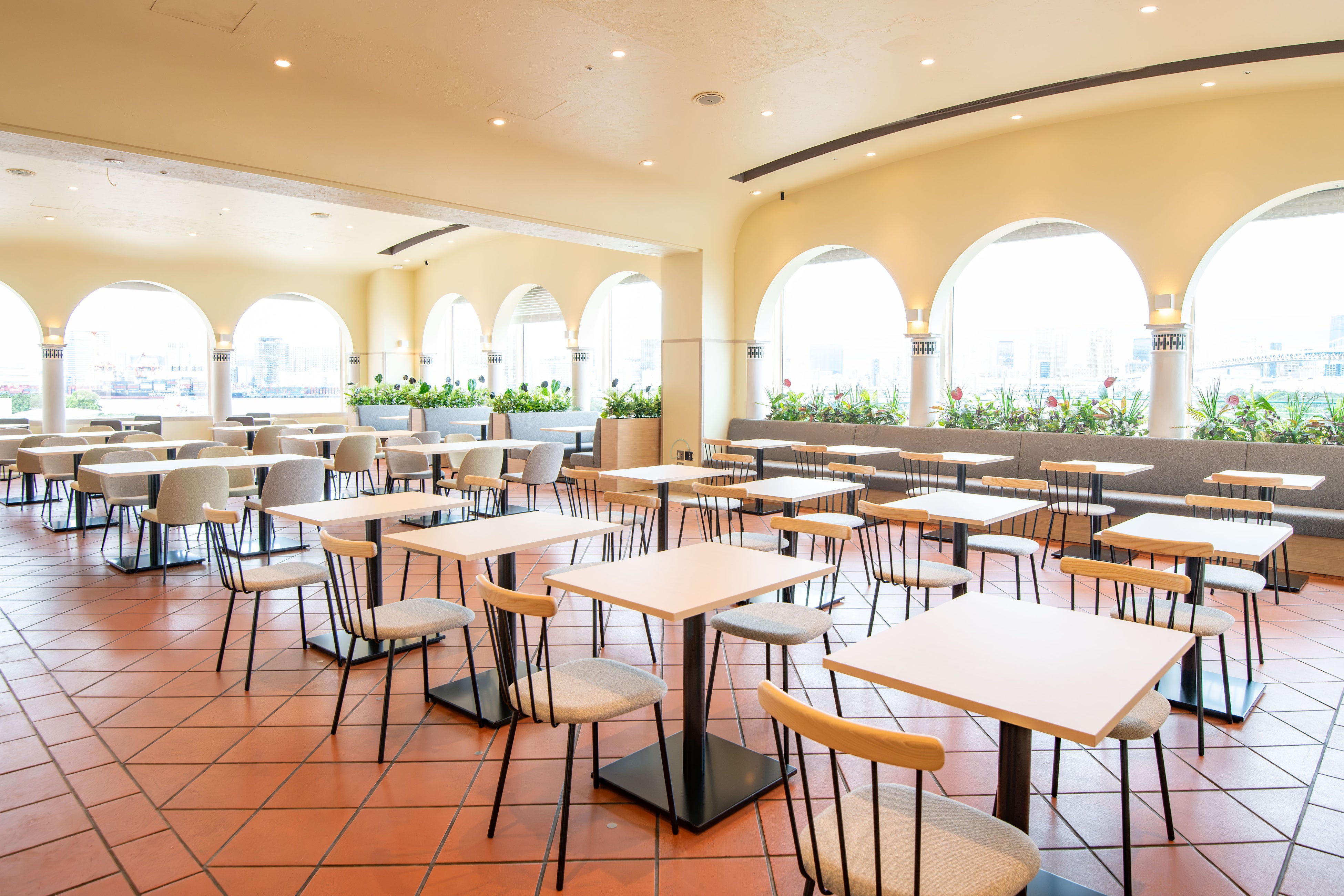 R.O.STAR Seaside Terrace 店内