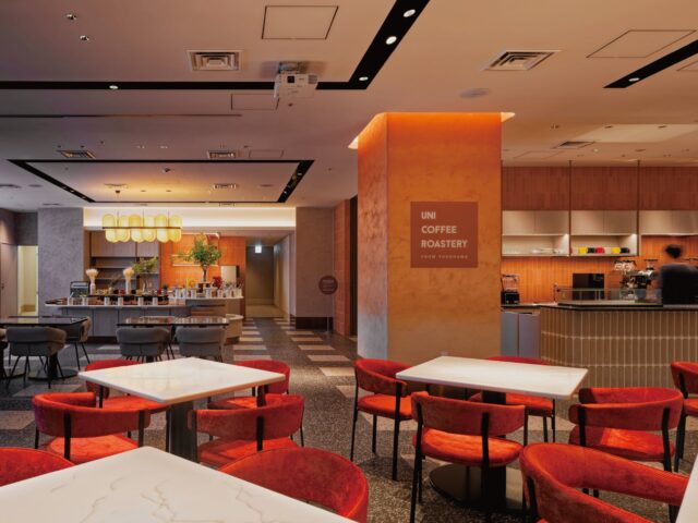 UNI COFFEE ROASTERY シタディーンノース新宿東京の店内とカウンター