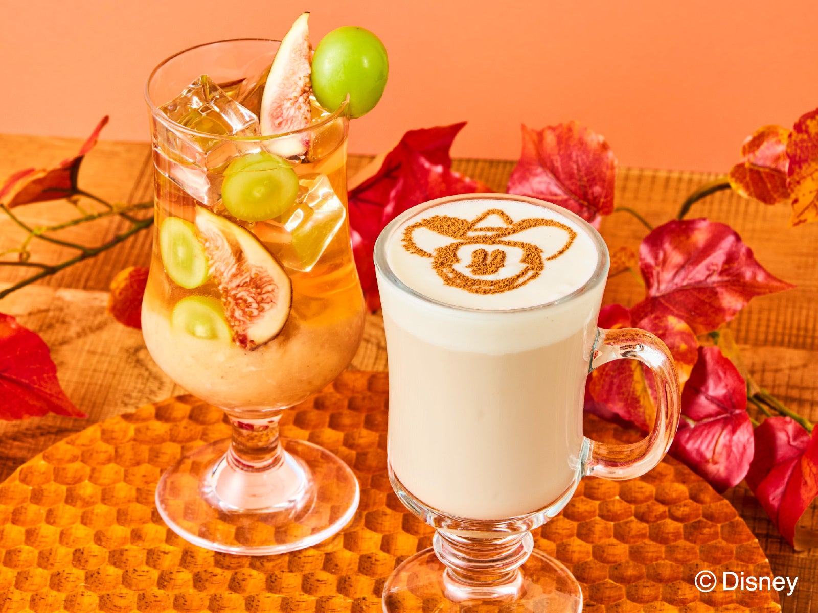 Disney HARVEST MARKETの秋の果実のミックスジュースとミッキーのほうじ茶チャイ