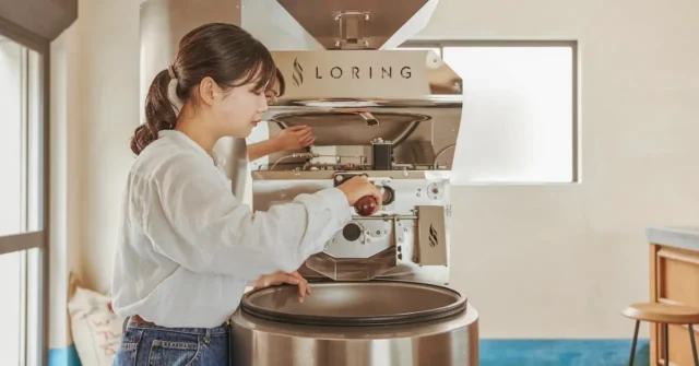 BERTH COFFEE ROASTERY Haruの焙煎作業を写した2022年7月公開の資料写真