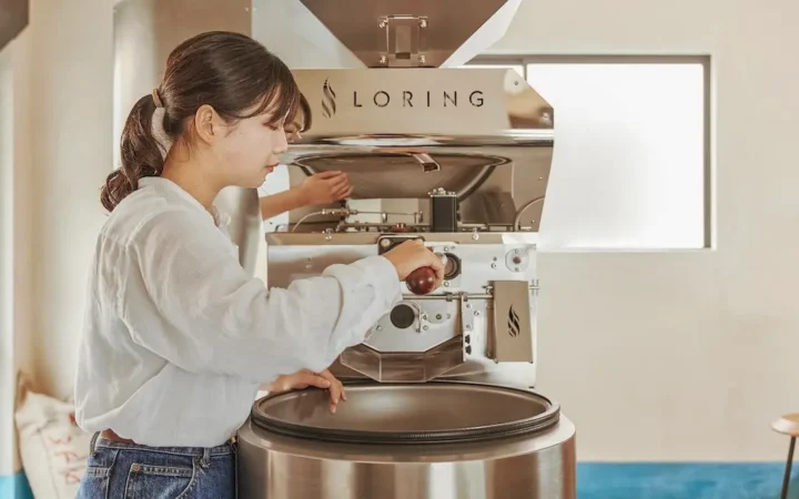 BERTH COFFEE ROASTERY Haruの焙煎作業を写した2022年7月公開の資料写真