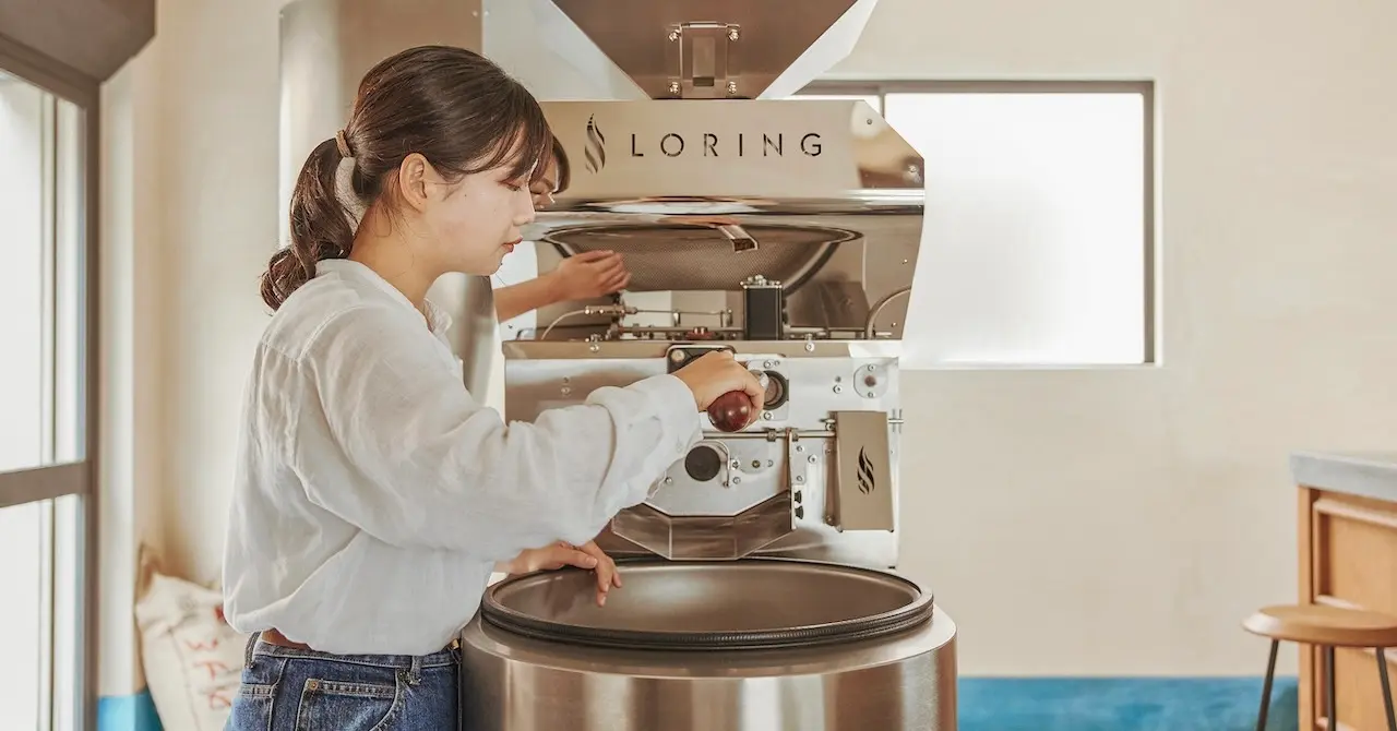 BERTH COFFEE ROASTERY Haruの焙煎作業を写した2022年7月公開の資料写真