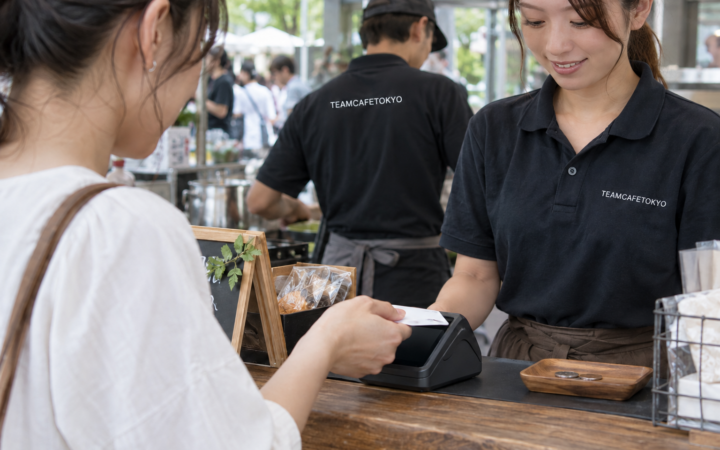 フードカウンターでのキャッシュレス決済