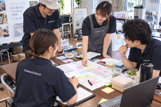 会場図と試作品を使った飲食企画の検討